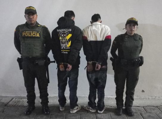 capturados sobre la vía principal del barrio la Carolina