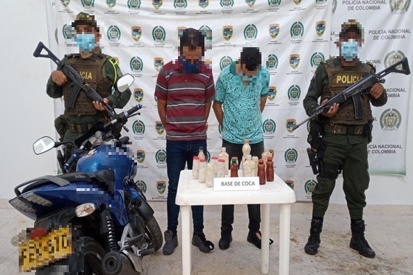 Capturamos-a-dos-personas-cuando-se-movilizaban-en-una-motocicleta-con-caleta-de-cocaína