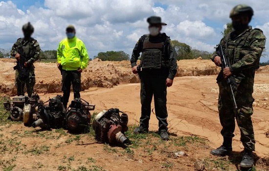 En el marco de la estrategia contra los crímenes al ambiente, capturaron a cuatro personas y destruyeron motores.