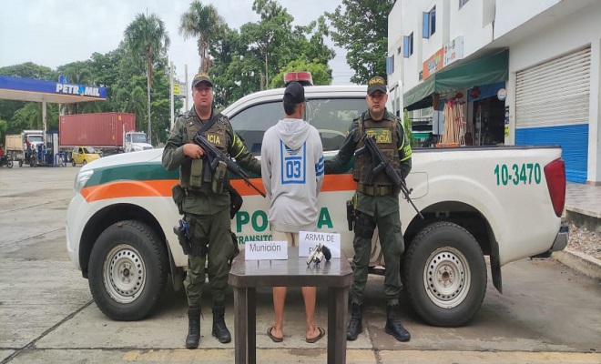 Capturados en zona costera, llevaban ocultas en su camioneta dos armas de fuego ilegal