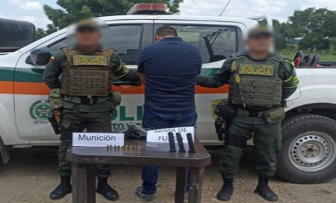 Capturados en zona costera, llevaban ocultas en su camioneta dos armas de fuego ilegal