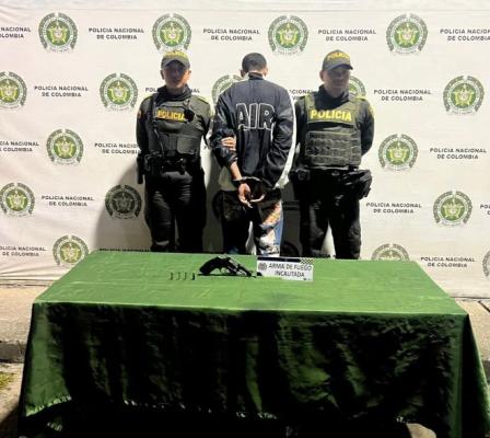 capturo a un hombre que tenía en su poder un arma de fuego