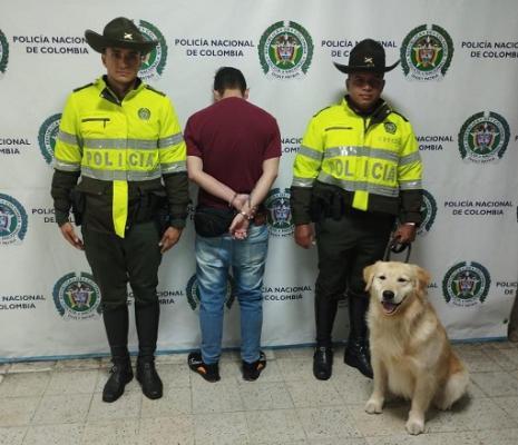 EL canino “Max” de antinarcóticos le detectó el alucinógeno a un hombre que pretendía evadir los controles de las autoridades
