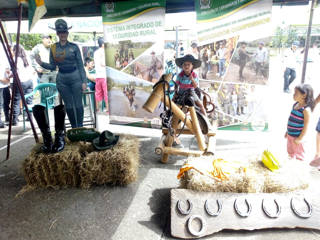 La comunidad del barrio 13 de agosto disfrutó de la poli rumba
