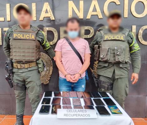 Capturado en flagrancia con 22 celulares hurtados