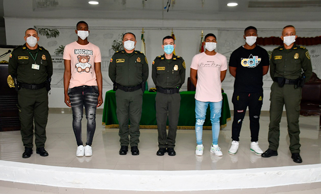 24 Auxiliares de Policía juran bandera en la ESBOL