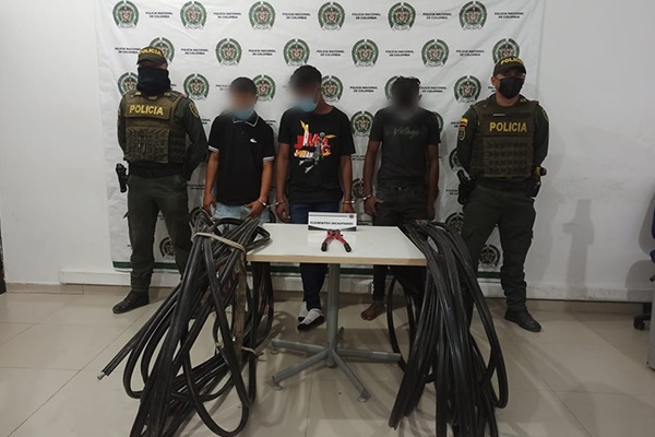 Cinco personas fueron capturadas cuando presuntamente estaban robando cables de redes de servicios públicos en Arjona