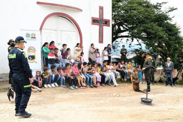 Celebramos el día de los niños a través de cine con mi Policía  