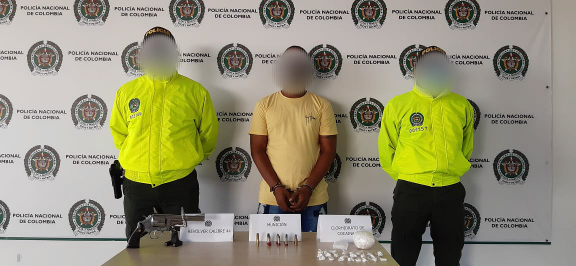 Ciudadano capturado por los delitos de tráfico, de estupefacientes y porte ilegal de arma de fuego