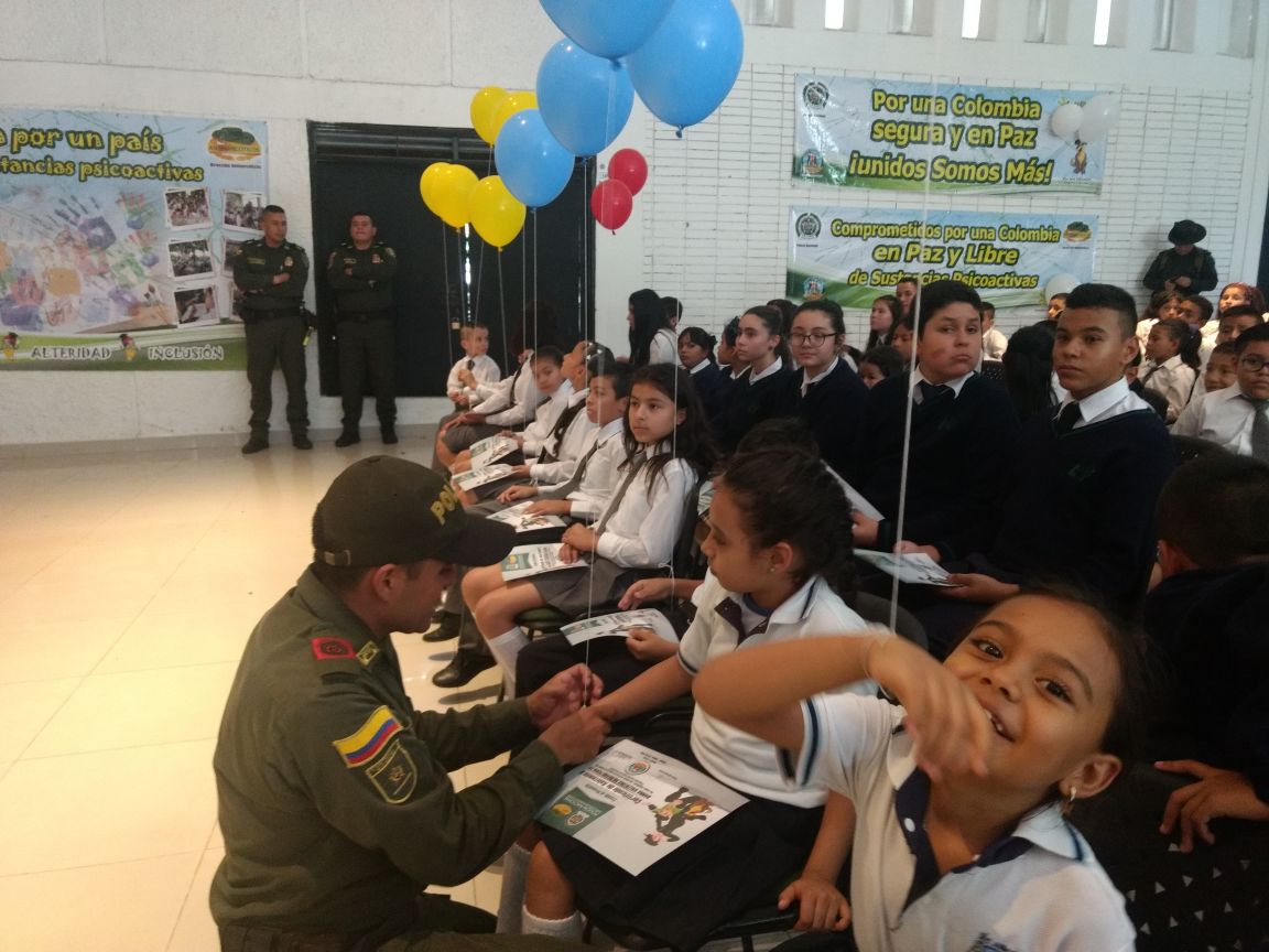 El señor-Director-de-Antinarcóticos-clausura-el-programa-de-prevención 