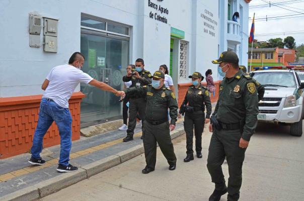 el saludo militar o marcial 
