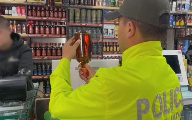 ¿Cómo identificar una botella de licor adulterado? 