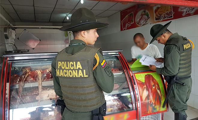 Con-carabineros-y-guías caninos-la Policía Nacional-despliega-controles-de-‘pesos-y-medidas’