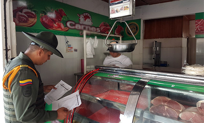 Con-carabineros-y-guías caninos-la Policía Nacional-despliega-controles-de-‘pesos-y-medidas’