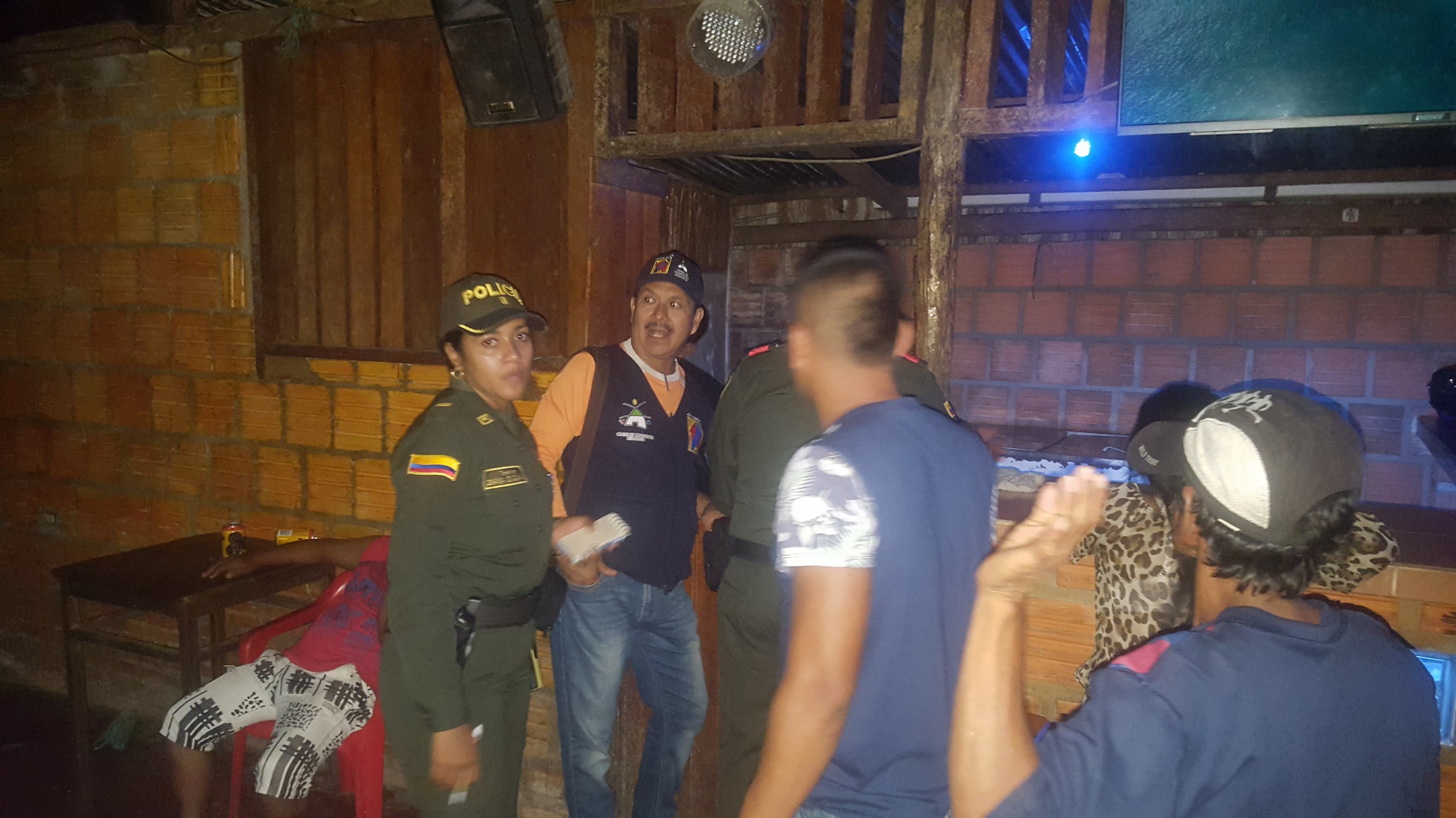 Tienda, bares, tabernas y expendios de licor fueron visitados por las autoridades  