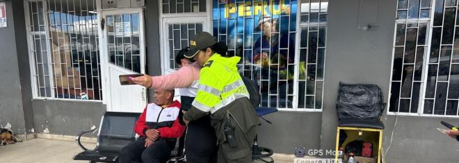 Policía requisando