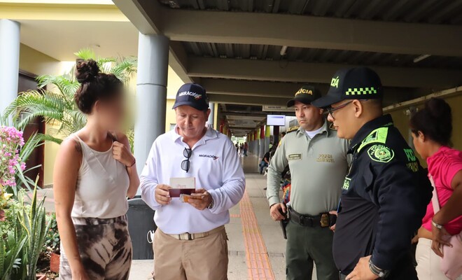 Esta medida tiene como objetivo garantizar el cumplimiento de la normativa migratoria vigente