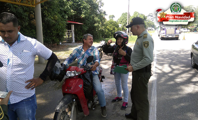 ‘Inspirados en usted’-la Policía Nacional-acompaña-y-sensibiliza-a-viajeros-en-las vías-del-Meta