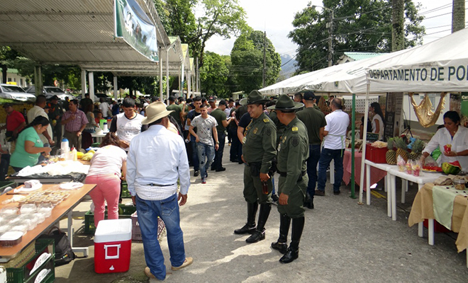 ‘Juntos-con-el-campo’-con-nuestros-Carabineros-acompañamos-a-los-campesinos-del-Meta