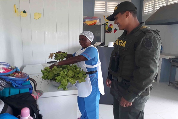 Con-nueva-técnica-de-cultivo-la-Policía-Nacional-aporta-a-la-alimentación-de-la-comunidad-de-Paimadó