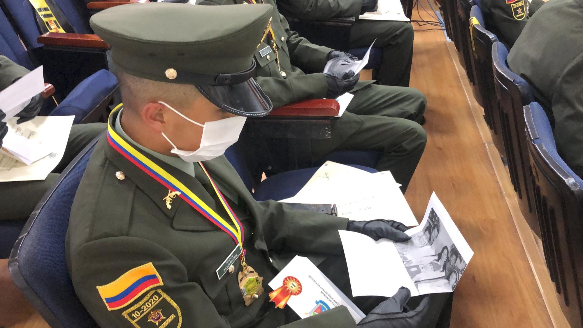 Lectura de la carta de la familia a cada estudiante, curso 056 ESAGU