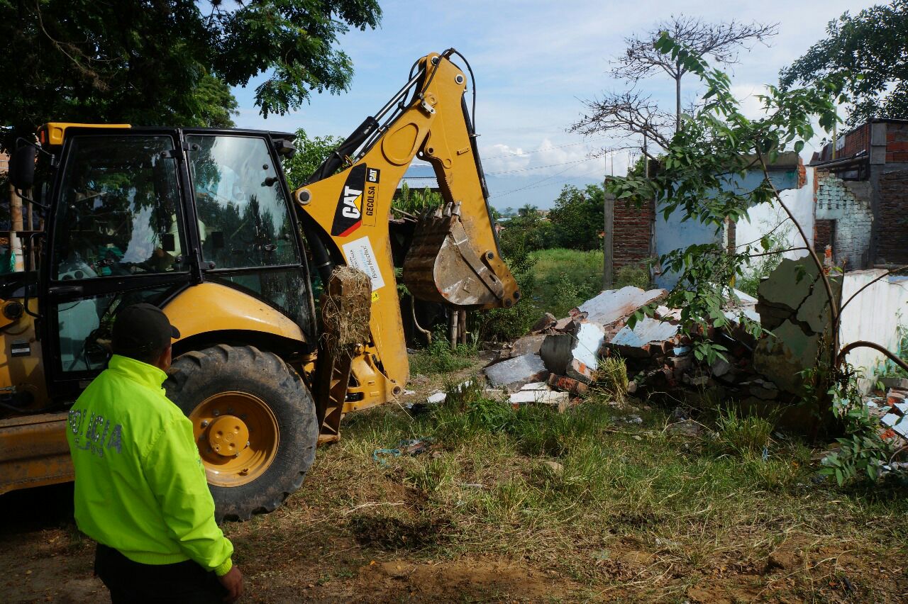 demolicion-policia-valle-inmueble-zarza-expendio-alucinogenos