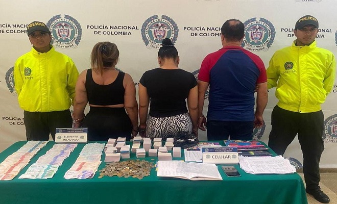 Entre los capturados hay dos mujeres y un hombre.