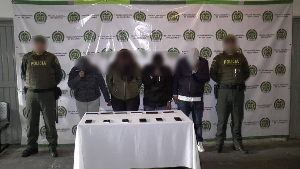 una docena de equipos móviles de alta gama fueron recuperados