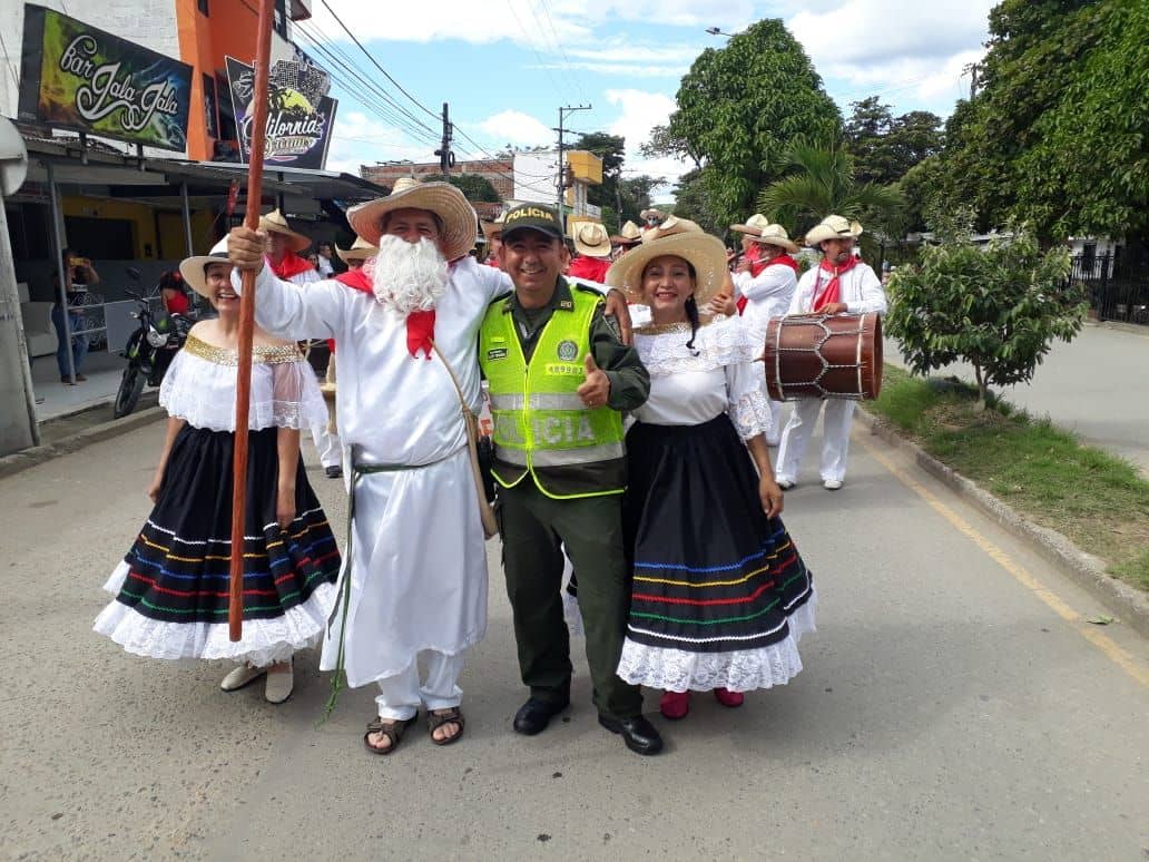 Acompañamiento-desfile-san-pedrino-LaPlata