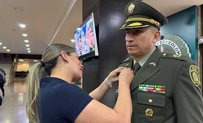 Cinta amarilla símbolo de la prevención del suicidio