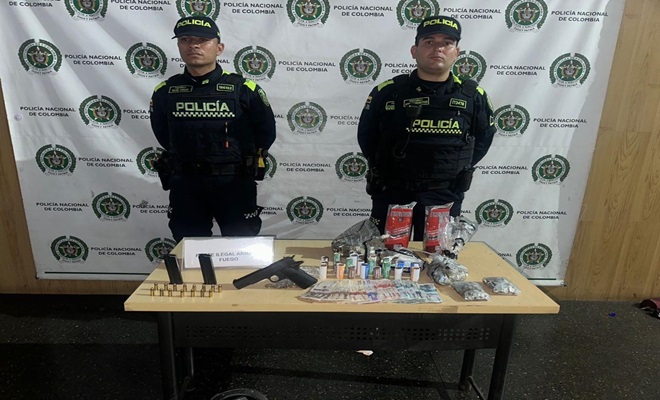 En el procedimiento fue incautada un arma de fuego y recuperado el dinero hurtado.