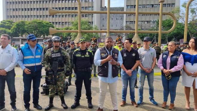 Son más de 800 policías para garantizar que esta festividad se desarrolle en completa tranquilidad.