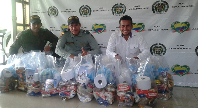 donatón navideña - llevamos alegría y esperanza - poblaciones vulnerables - polica meta