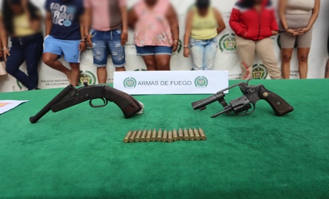 16 personas fueron capturadas mediante orden judicial y dos más en flagrancia por concierto para delinquir agravado y extorsión agravada. 