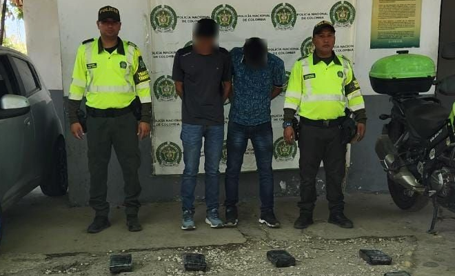 Dos capturados y 12 kilogramos de cocaína que eran transportados en un vehículo, fueron hallados en caleta