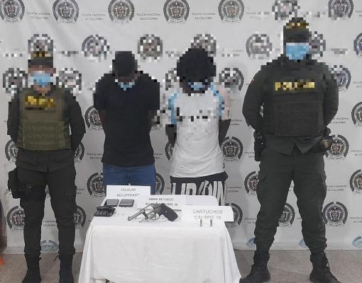 Dos sujetos se movilizaban en motocicleta y con un arma de fuego  