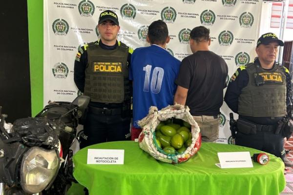 Dos hombres fueron capturados cuando pretendían huir con 120 kilos de aguacates robados