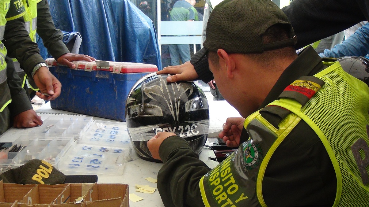 ¡Marca tu casco, marca tu moto!