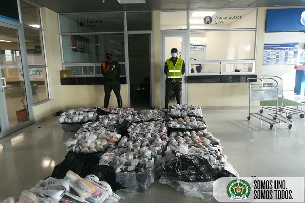 Efectuamos-millonaria-incautación-de-mercancía-ilegal-en-el-aeropuerto-de-Quibdó