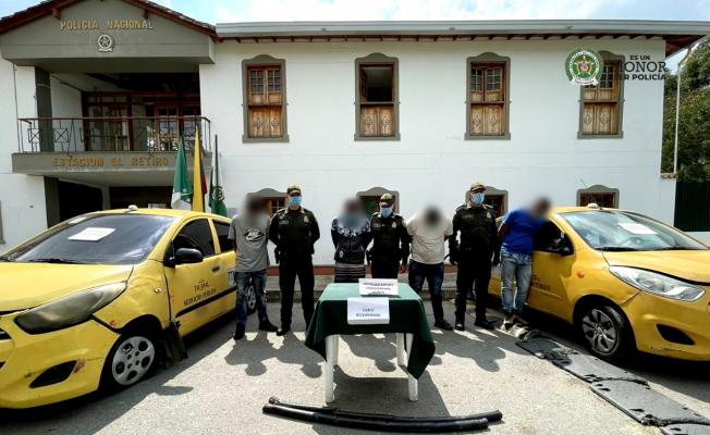 cuando la ciudadanía informa sobre un hombre sospechoso en un taxi 