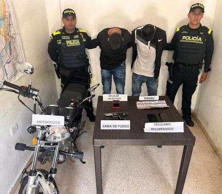 Capturados en flagrancia dos hombres por el delito de hurto 