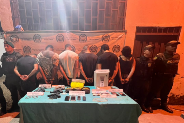 Seis hombres se hicieron pasar por policías para robar 