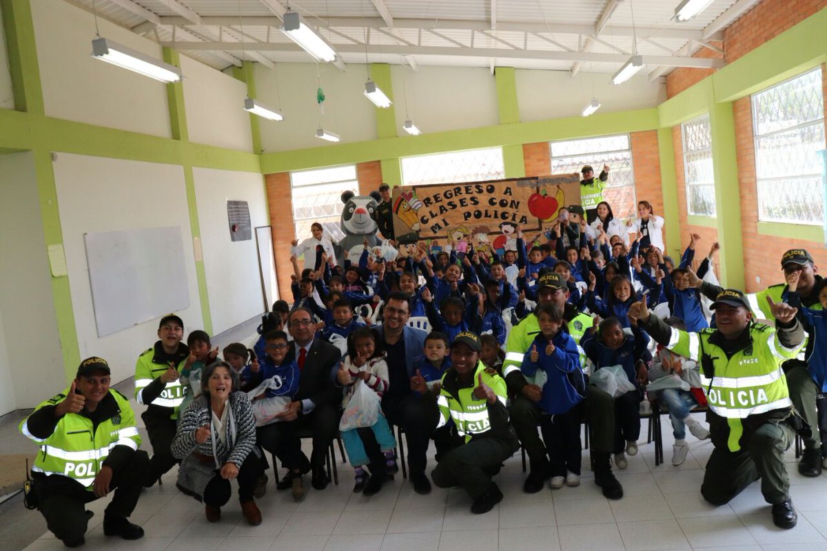  entrega-de-kit-escolar