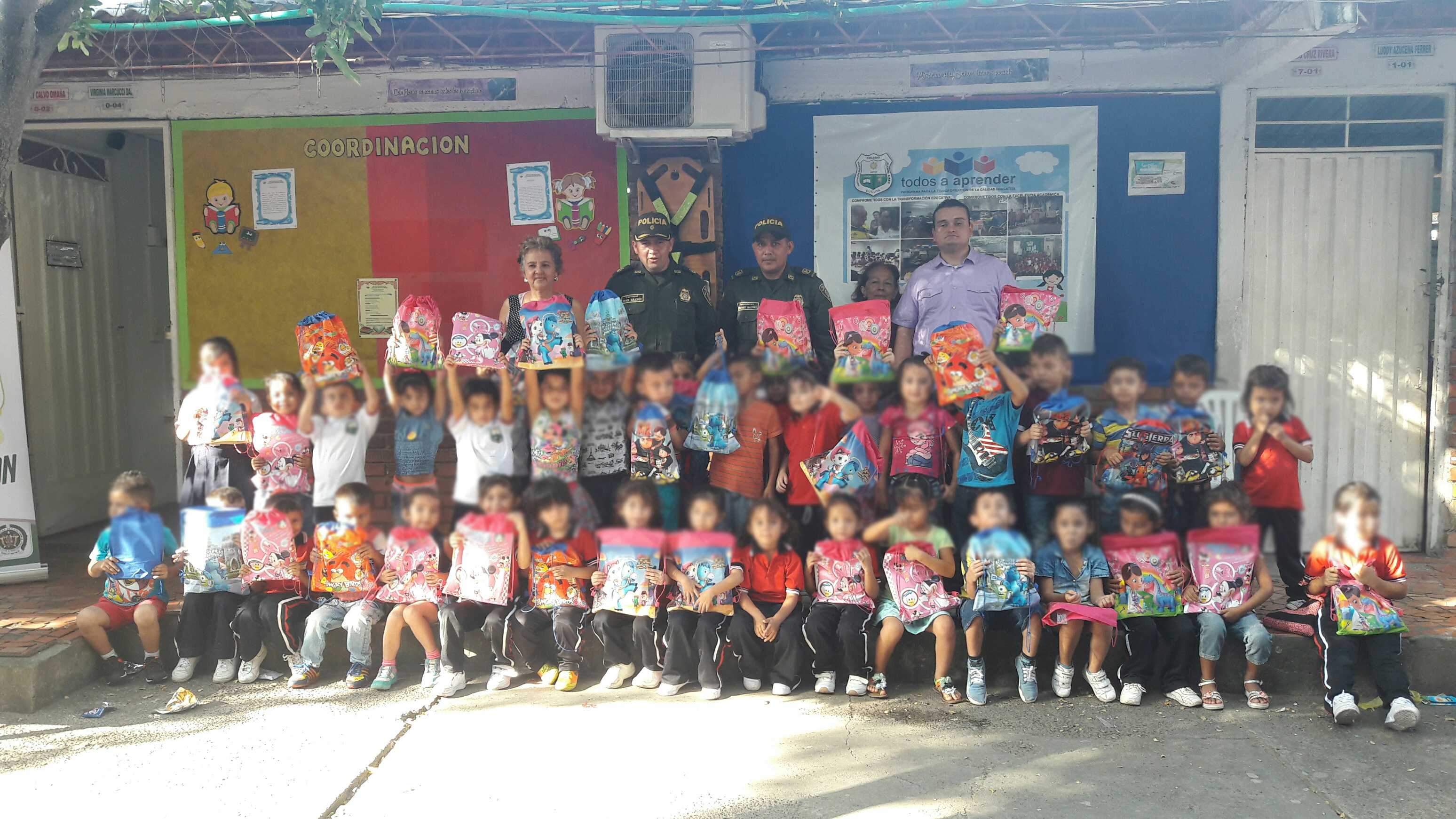 entrega-mil-kits-escolares