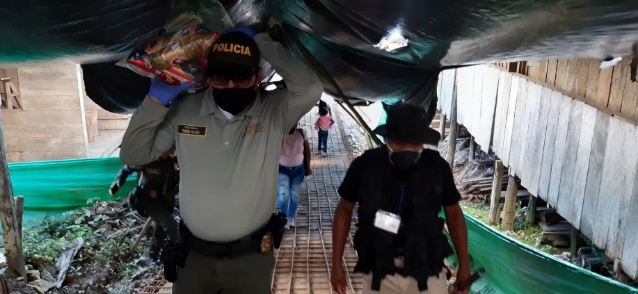 guardas indígenas  estuvieron presentes en la entrega