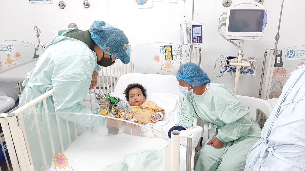 ENTREGA DE KITS Y JUGUETES A LOS NIÑOS DEL HUS 3