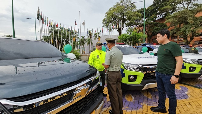 Entrega de nuevo parque automotor por parte de la Gobernación a la Policía Nacional