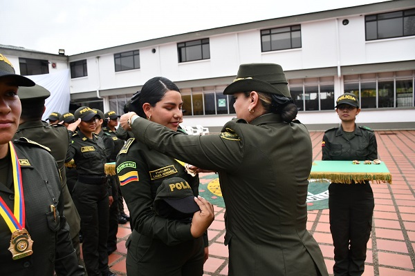 Entrega de placas policiales ESCER