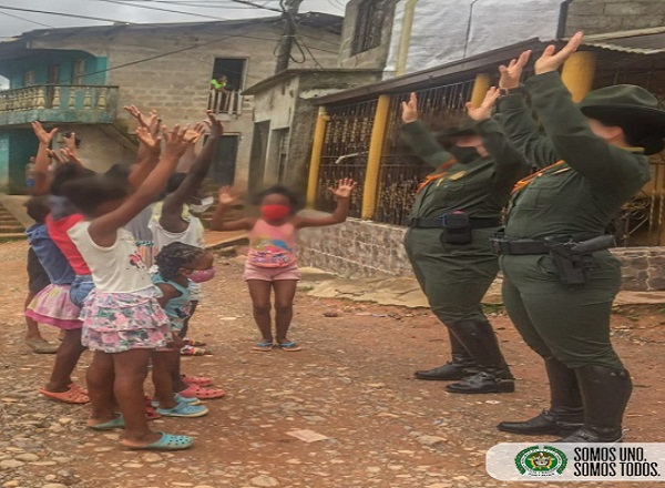 Escuadrón-femenino-de-operaciones-rurales-apoya-labores-con-comunidades-vulnerables-en-Quibdó