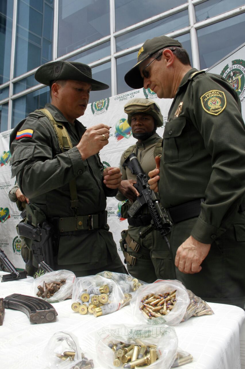 Chalecos antibalas, multipropósito y visor nocturno también 